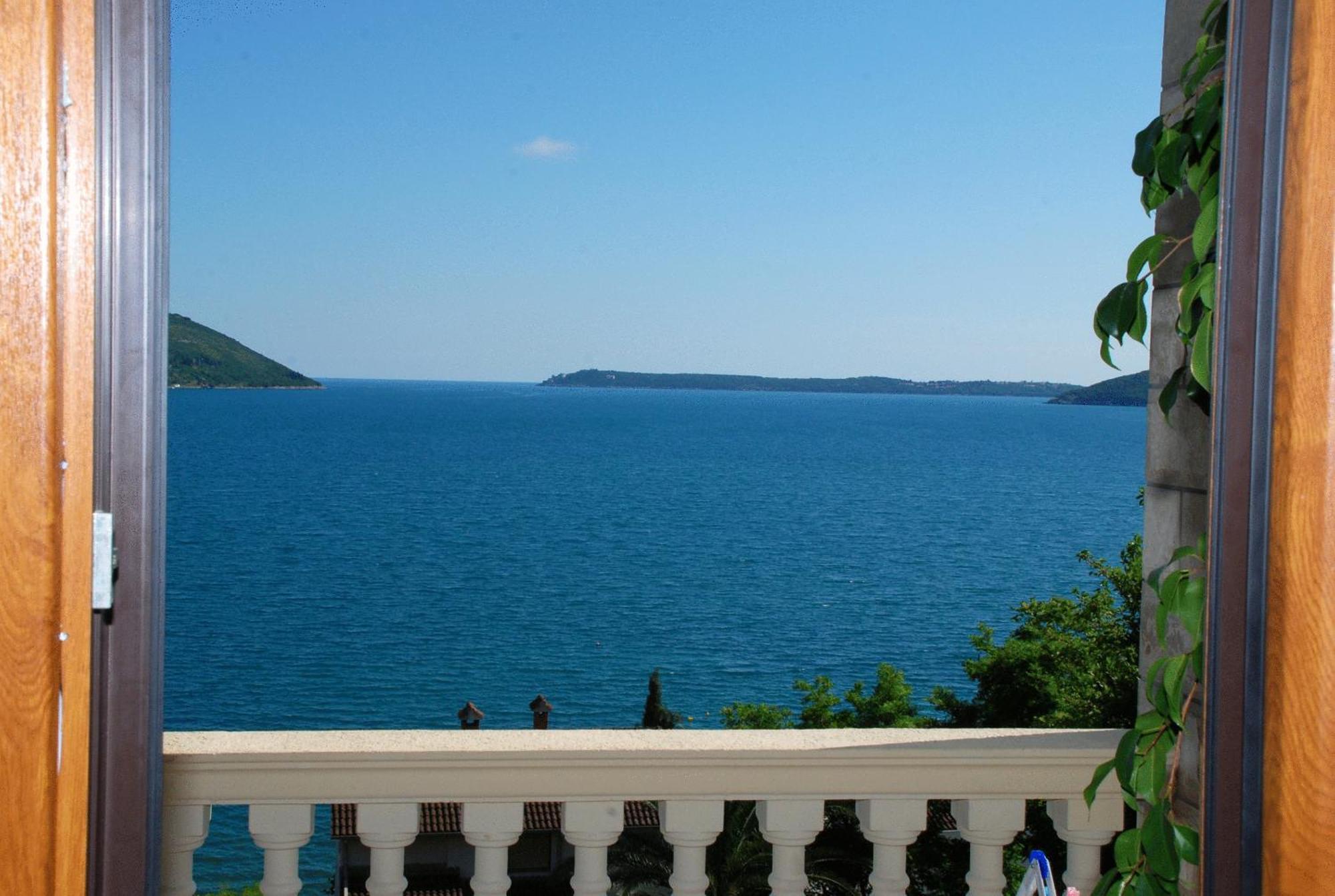 Garni Hotel Bokeska Noc Herceg Novi Buitenkant foto