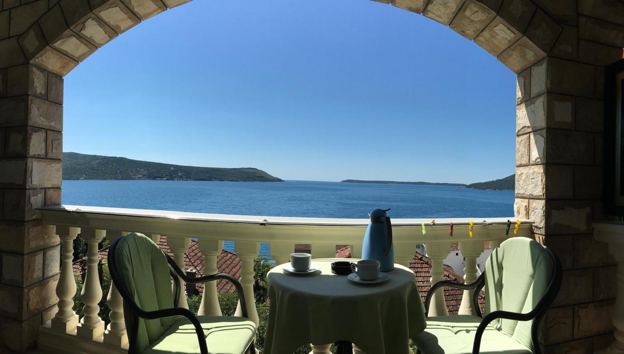 Garni Hotel Bokeska Noc Herceg Novi Buitenkant foto