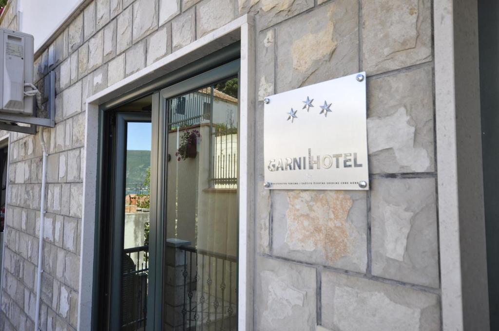 Garni Hotel Bokeska Noc Herceg Novi Buitenkant foto