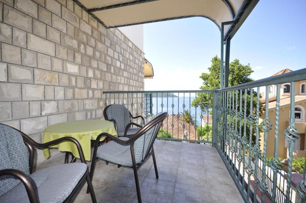 Garni Hotel Bokeska Noc Herceg Novi Buitenkant foto