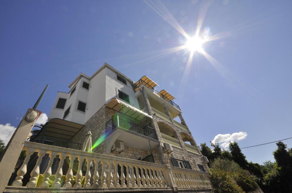 Garni Hotel Bokeska Noc Herceg Novi Buitenkant foto