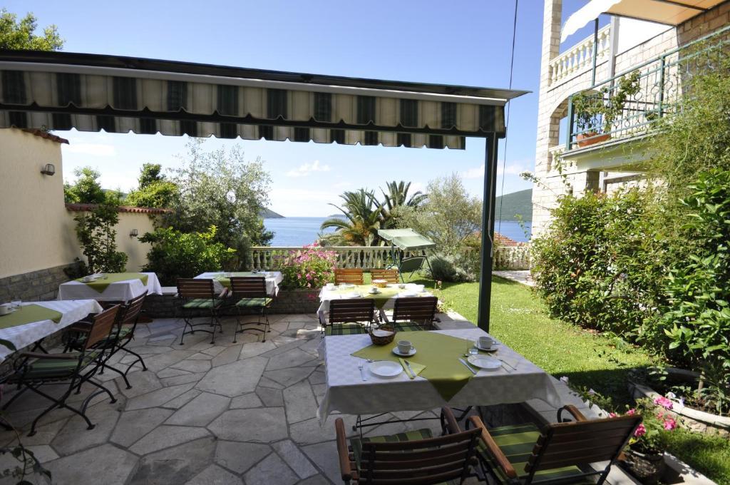 Garni Hotel Bokeska Noc Herceg Novi Buitenkant foto