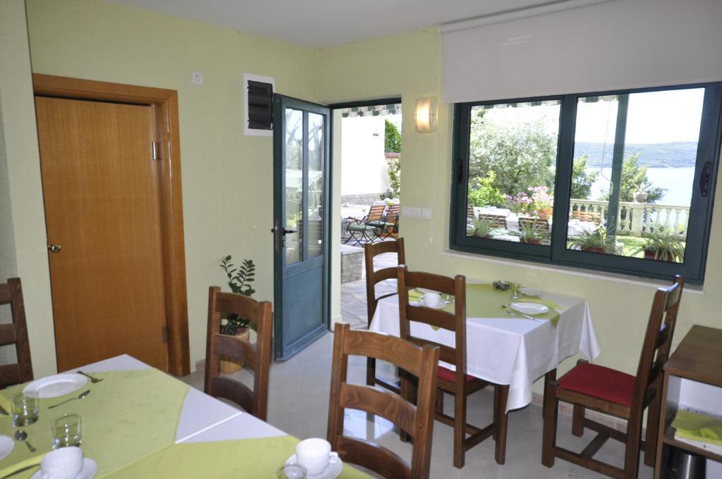 Garni Hotel Bokeska Noc Herceg Novi Buitenkant foto