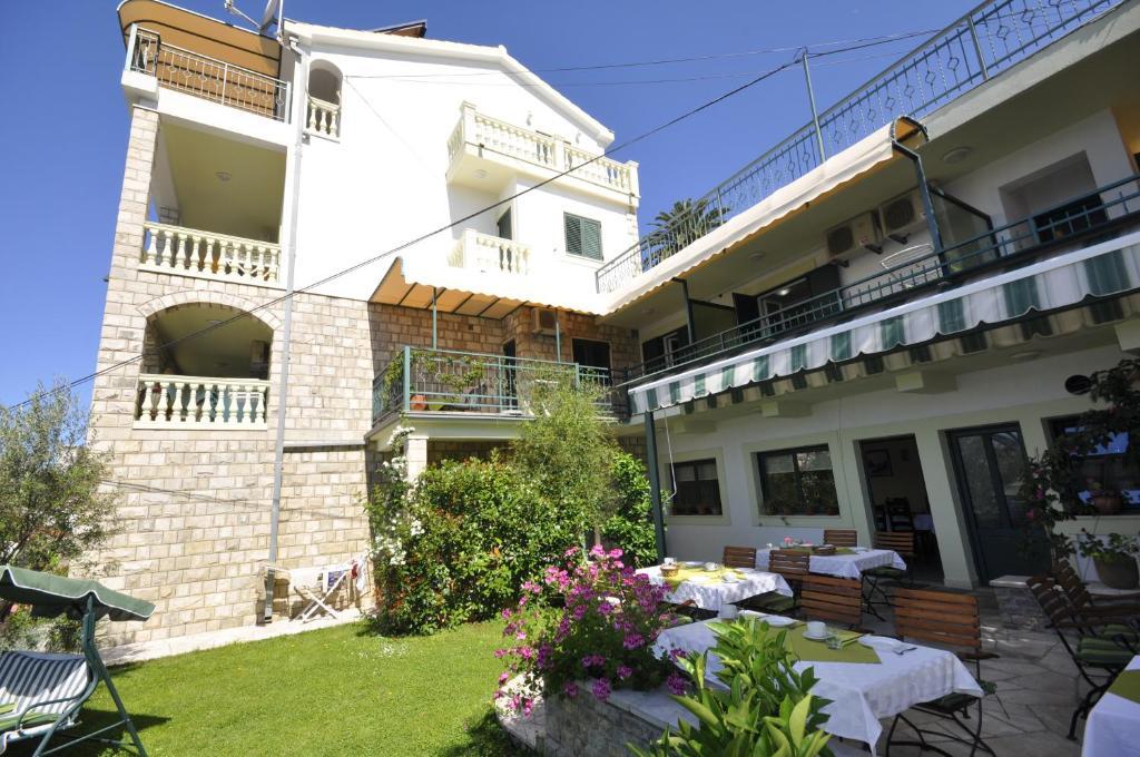 Garni Hotel Bokeska Noc Herceg Novi Buitenkant foto
