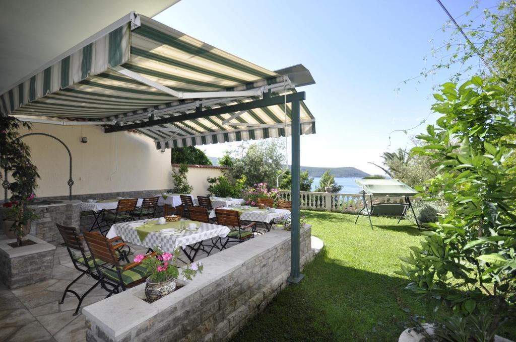 Garni Hotel Bokeska Noc Herceg Novi Buitenkant foto