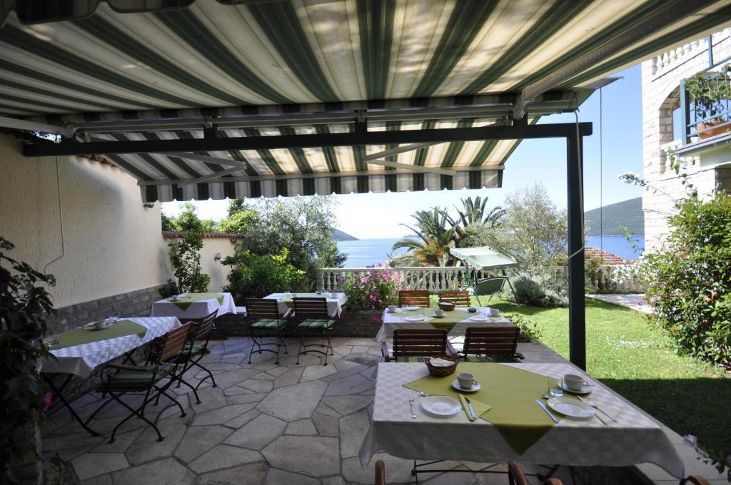 Garni Hotel Bokeska Noc Herceg Novi Buitenkant foto