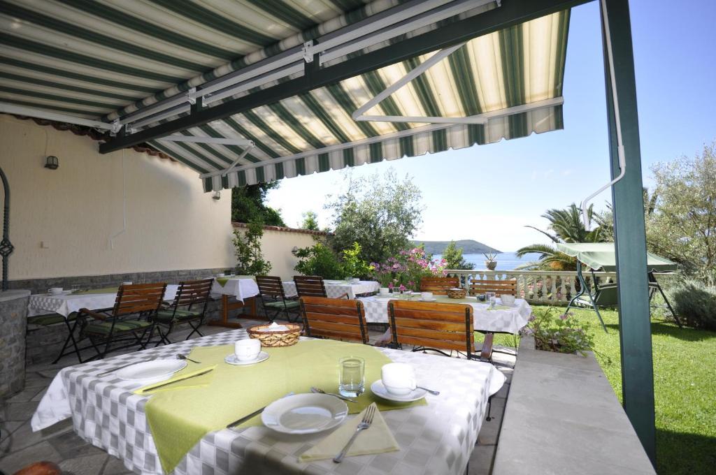 Garni Hotel Bokeska Noc Herceg Novi Buitenkant foto
