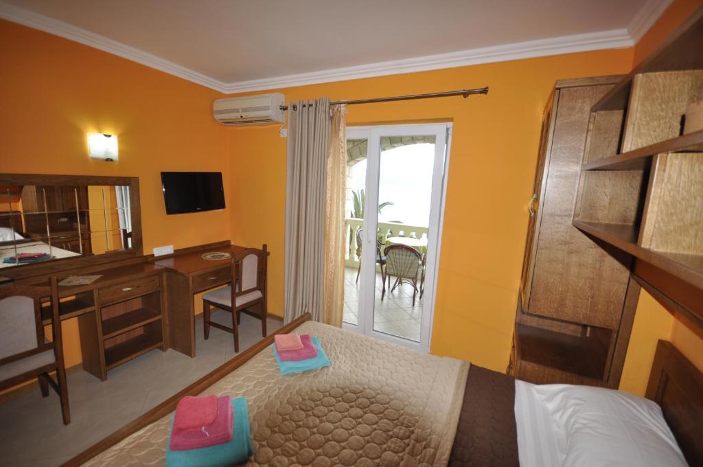 Garni Hotel Bokeska Noc Herceg Novi Buitenkant foto