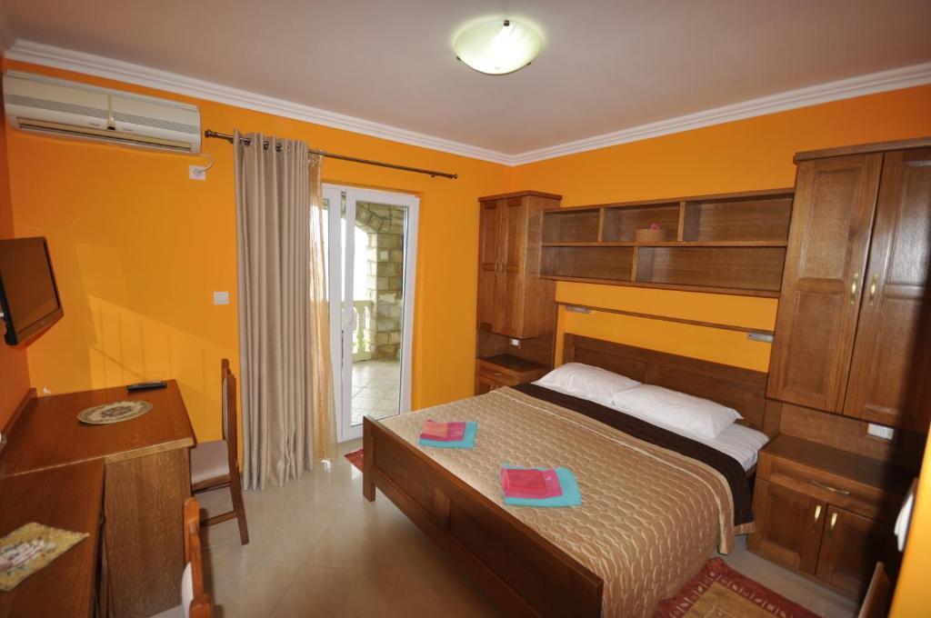 Garni Hotel Bokeska Noc Herceg Novi Buitenkant foto