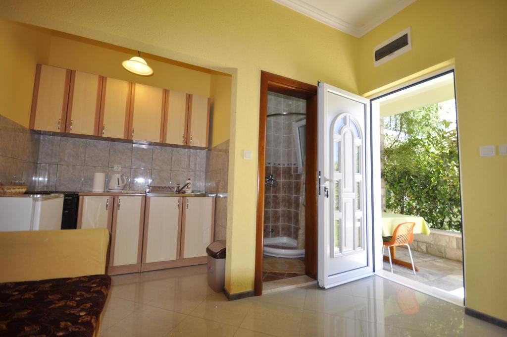 Garni Hotel Bokeska Noc Herceg Novi Buitenkant foto